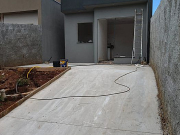 Casa com 3 quartos - N�o � geminada