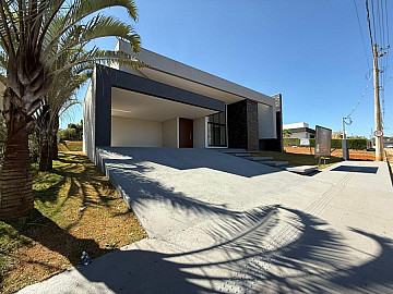 Casa no Condom�nio Gran Royalle Igarap� com Piscina